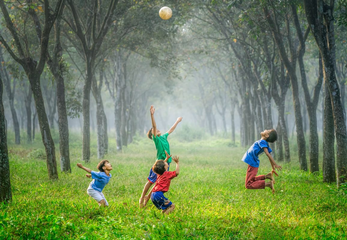 cara mengajarkan anak untuk berbagi