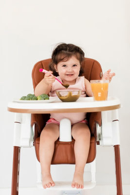 tips agar anak bisa makan sendiri