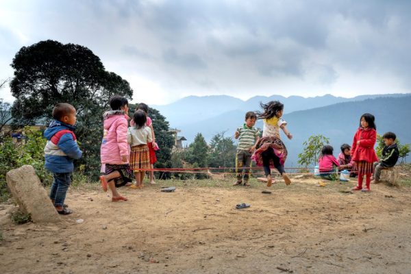 lompat tali mainan tradisional sunda