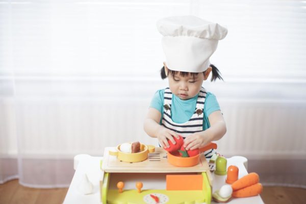 main masak-masakan anak perempuan