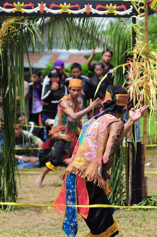 permainan tradisional kalimantan