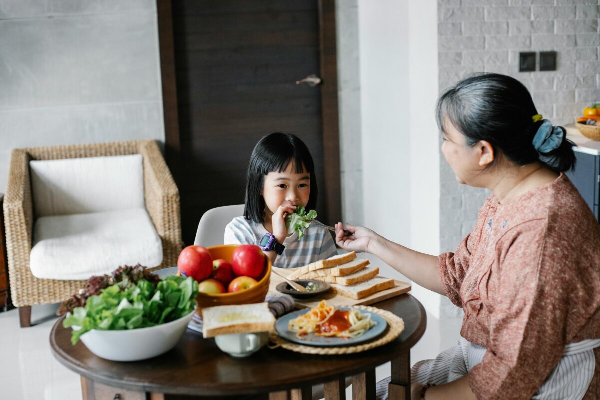 melatih mindful eating pada anak