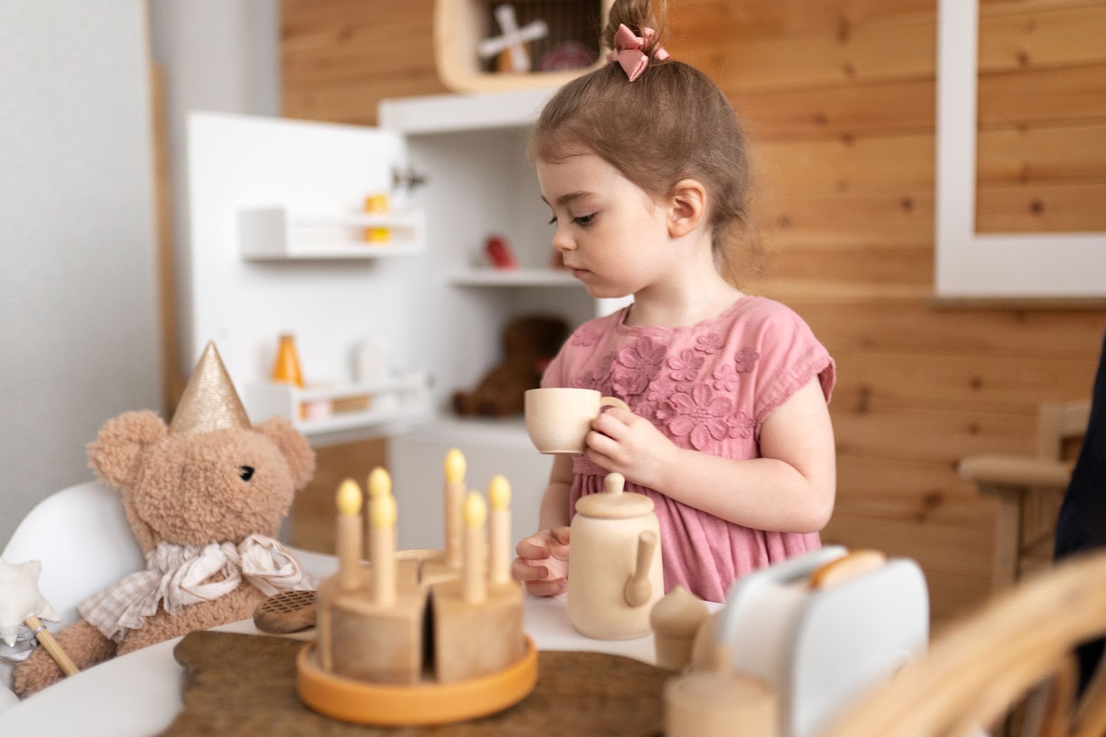 manfaat bermain  boneka untuk anak